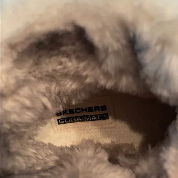 Skechers Women's Beige Fur-Lined GOGA MAT Winter Boots - Picture 3 of 8